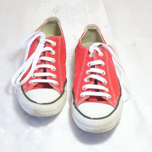 Converse Chuck Taylor All Star Low Tops – Red Men’s 7 / Women’s 9 - Picture 2 of 7
